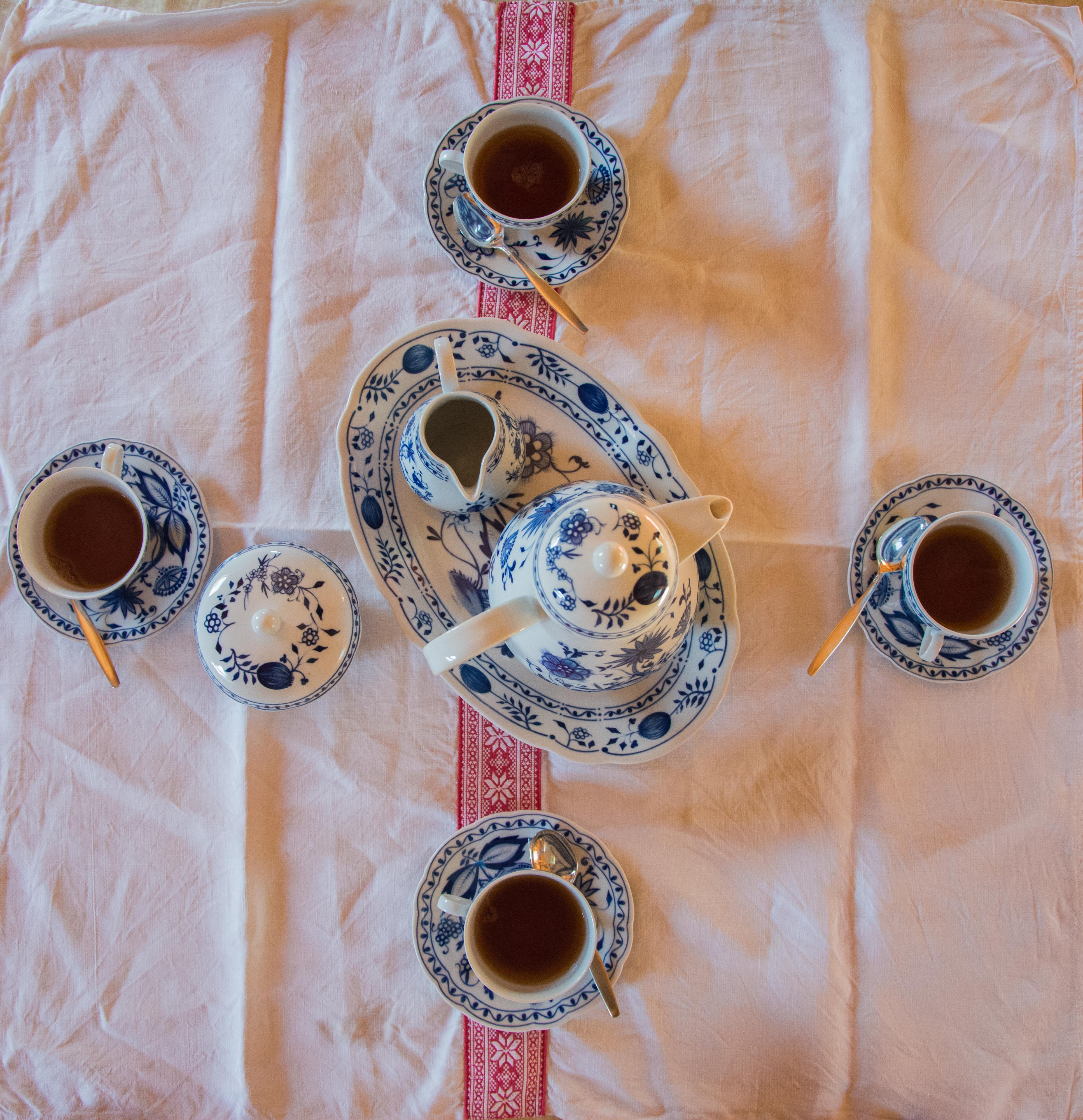 Kaffeekränzchen ohne Gäste. - Bild: Elias Rüegsegger