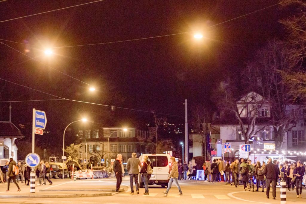 large-image Der Abend klingt aus. – Bild: Jana Sofie Liebe