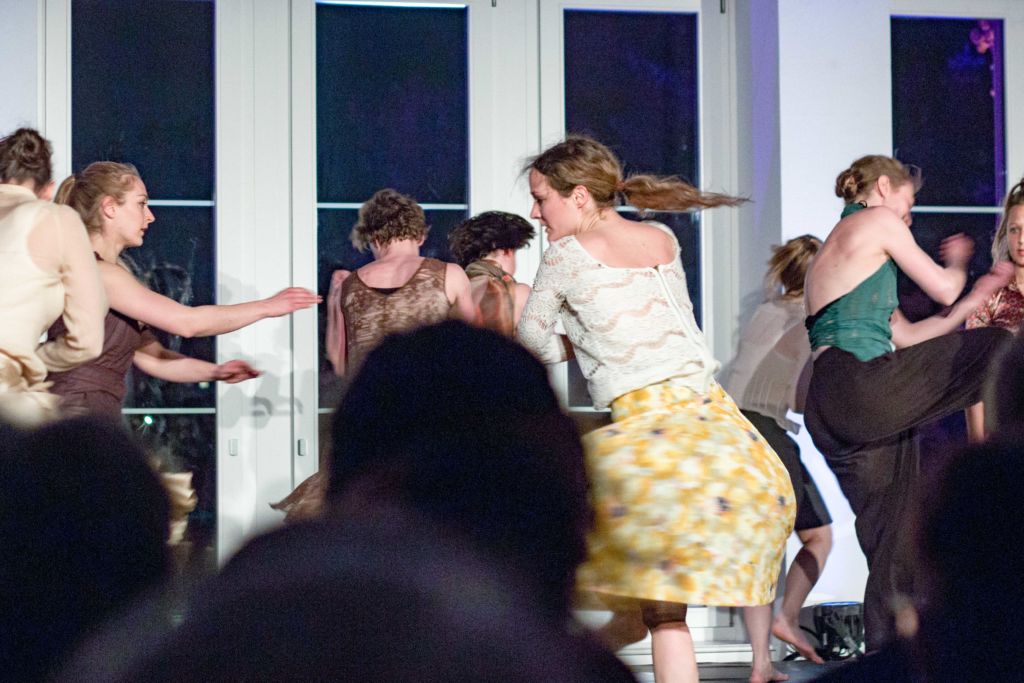large-image Tanzperformance. – Bild Jana Sofie Liebe