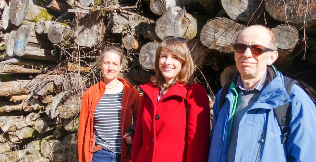 Rahel Schönthal mit den «und»-Mitarbeitern Sarah Hämmerli und Jürg Krebs. – Bild: Walter Winkler