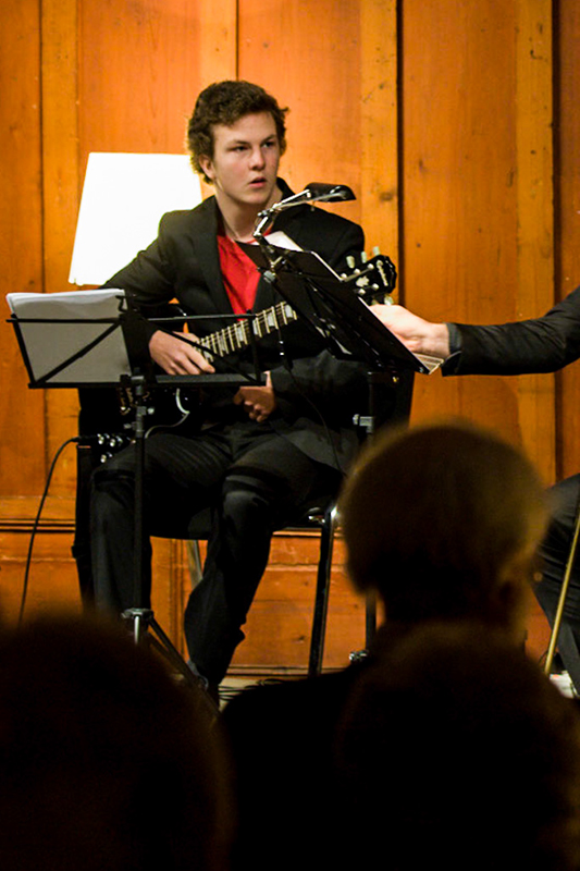 Gitarre: Demian Thurian