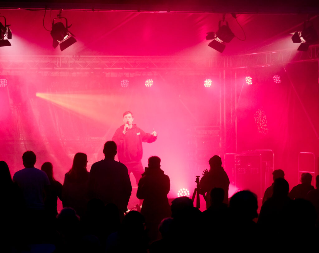 Und die Bühne bebt …