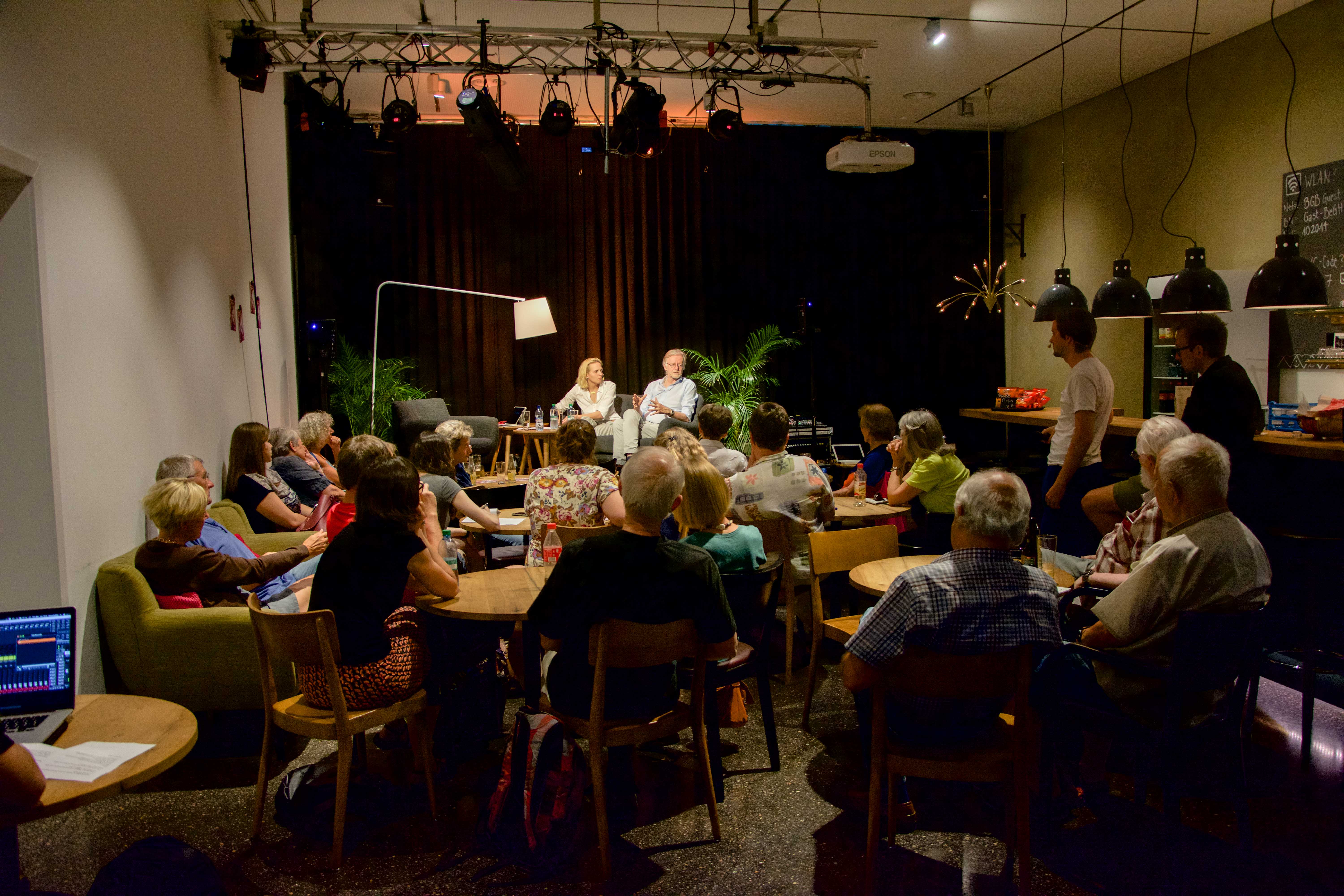 Luzia Tschirky und Casper Selg im Generationentalk