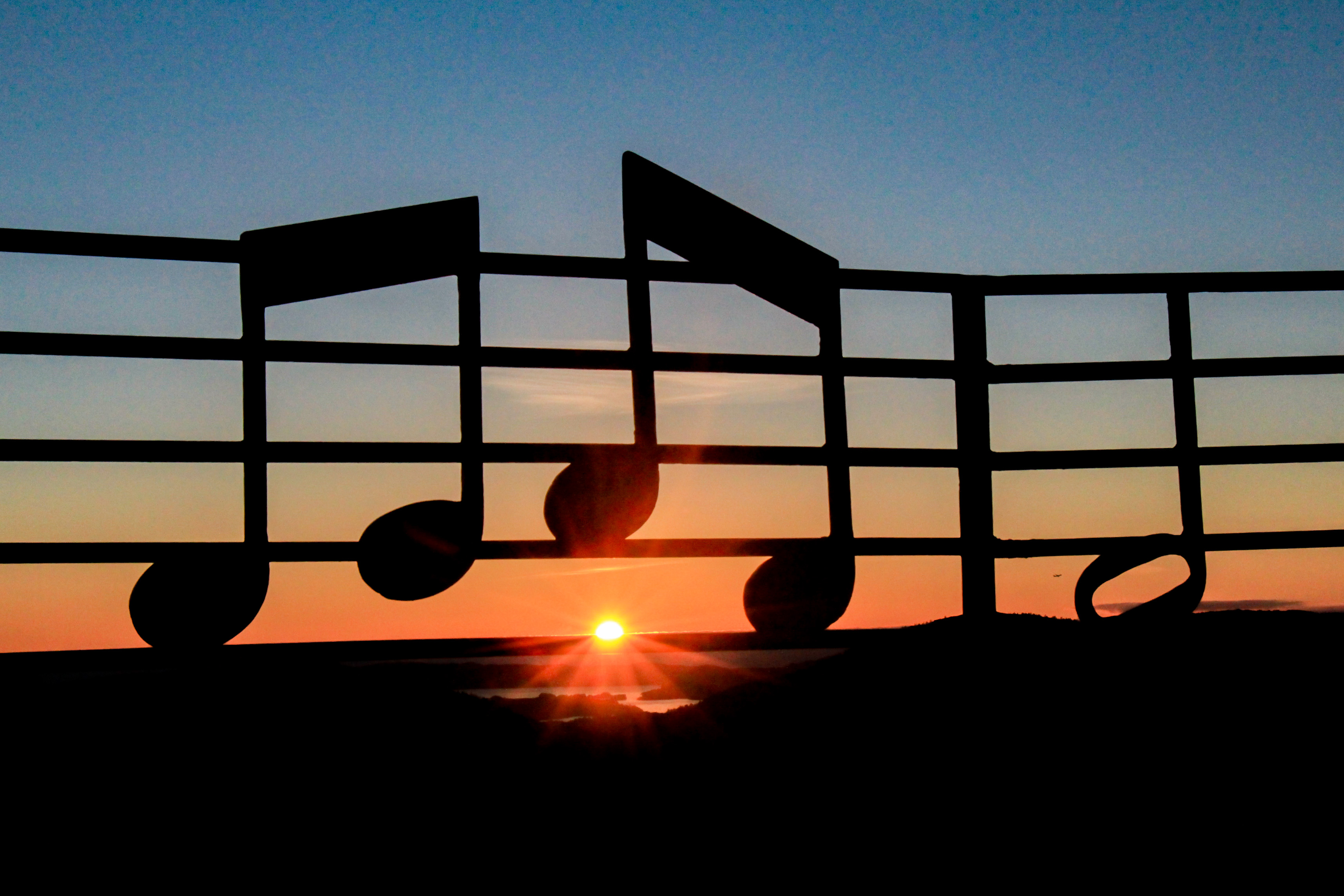 Musizieren, Singen, Tanzen – UND mal ganz musikalisch! Hilfst du mit?