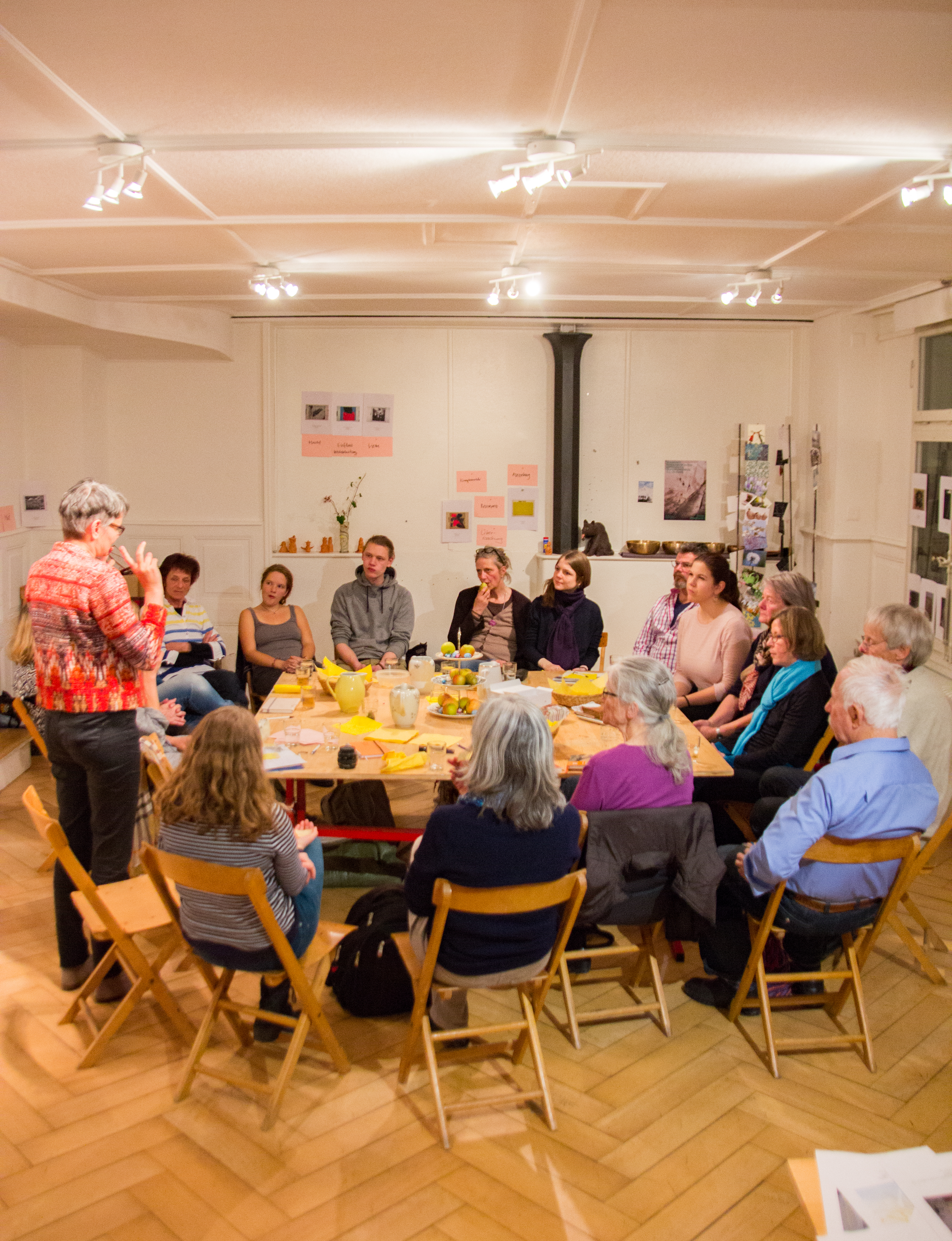 Die Auswahl der Kunstwerke: Welche Bilder passen zum Thema Beziehungen?