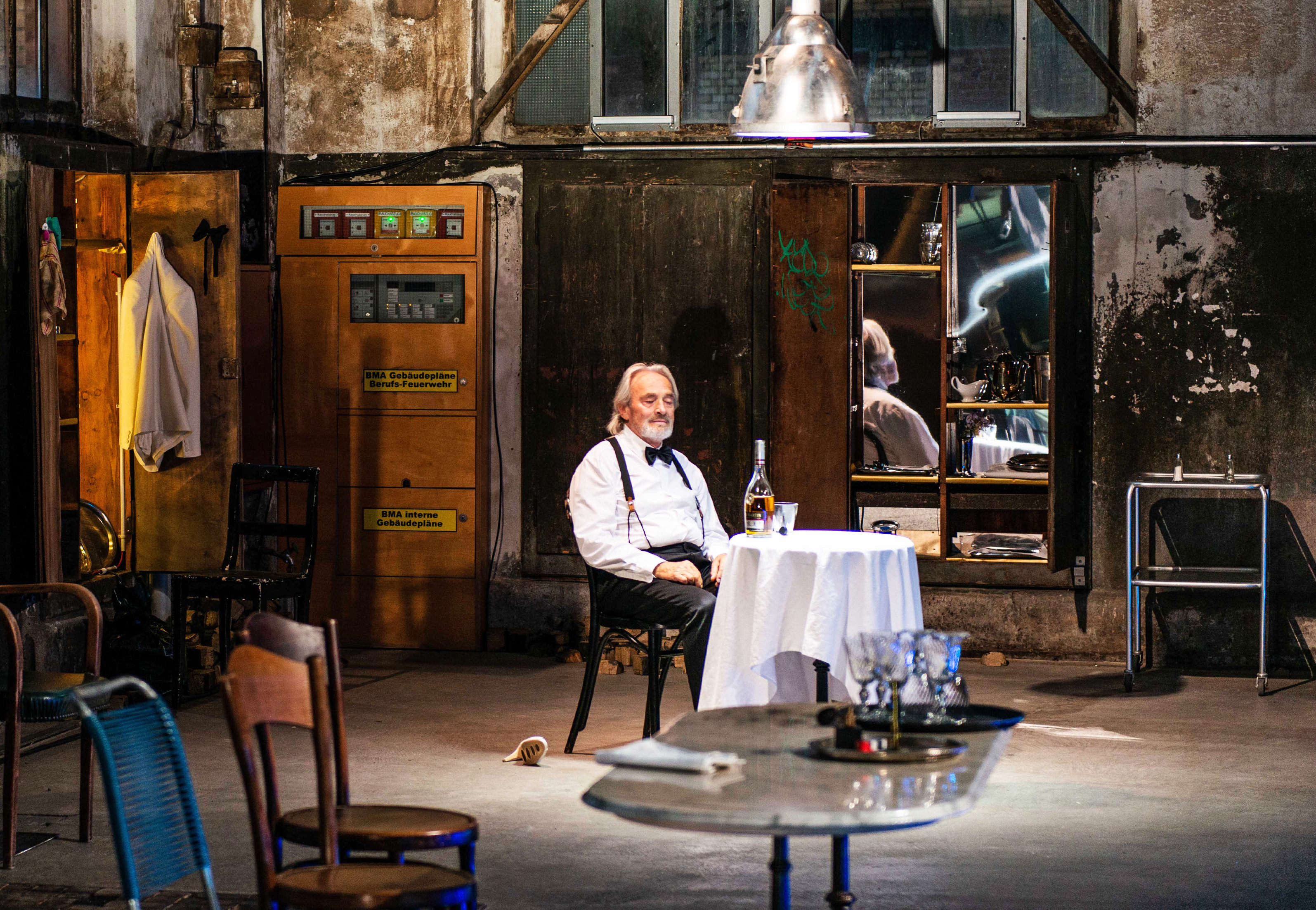 Die Einsamkeit des Oberkellners