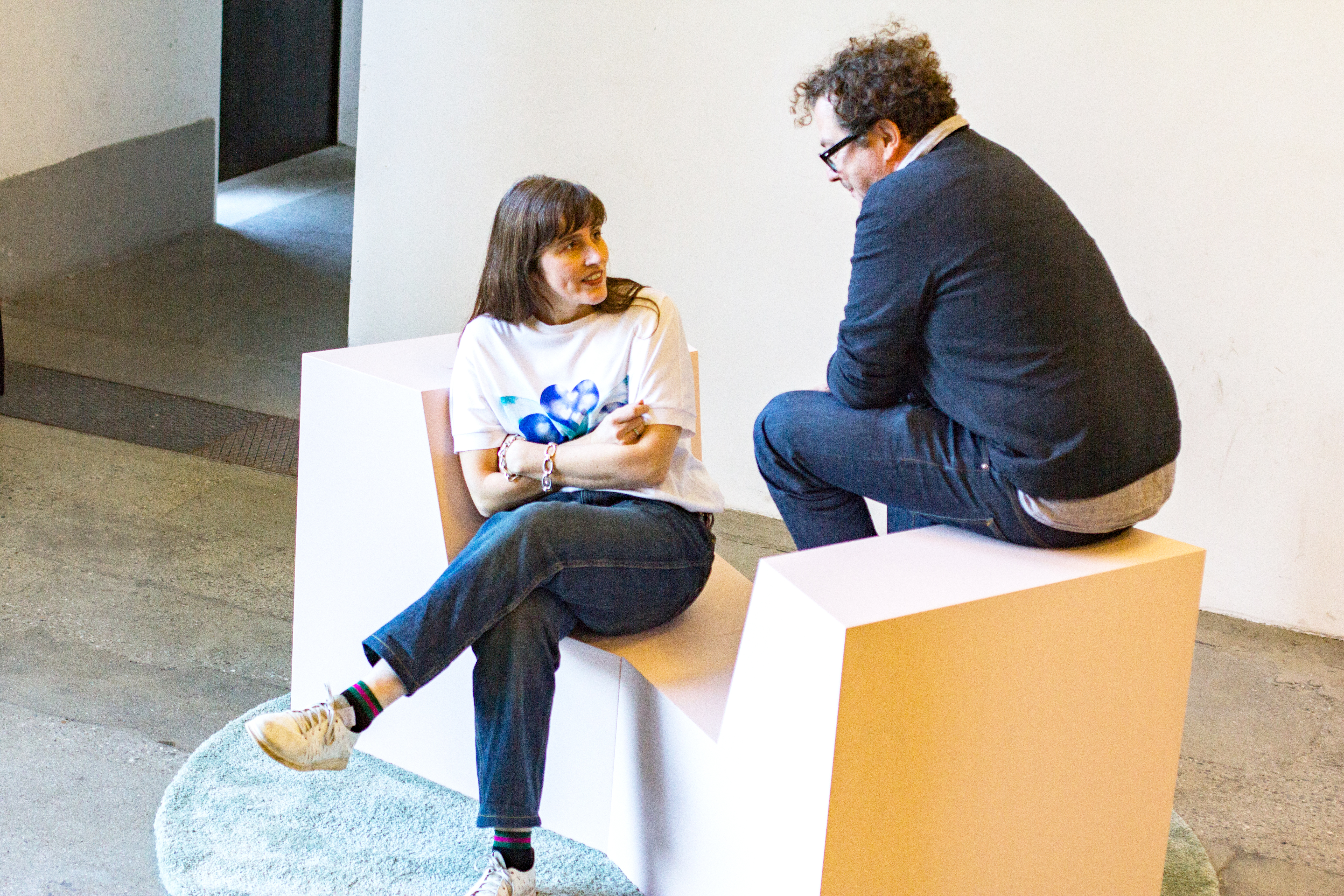 Wie das Sofa entstand? Auch so eine Beziehungsgeschichte…