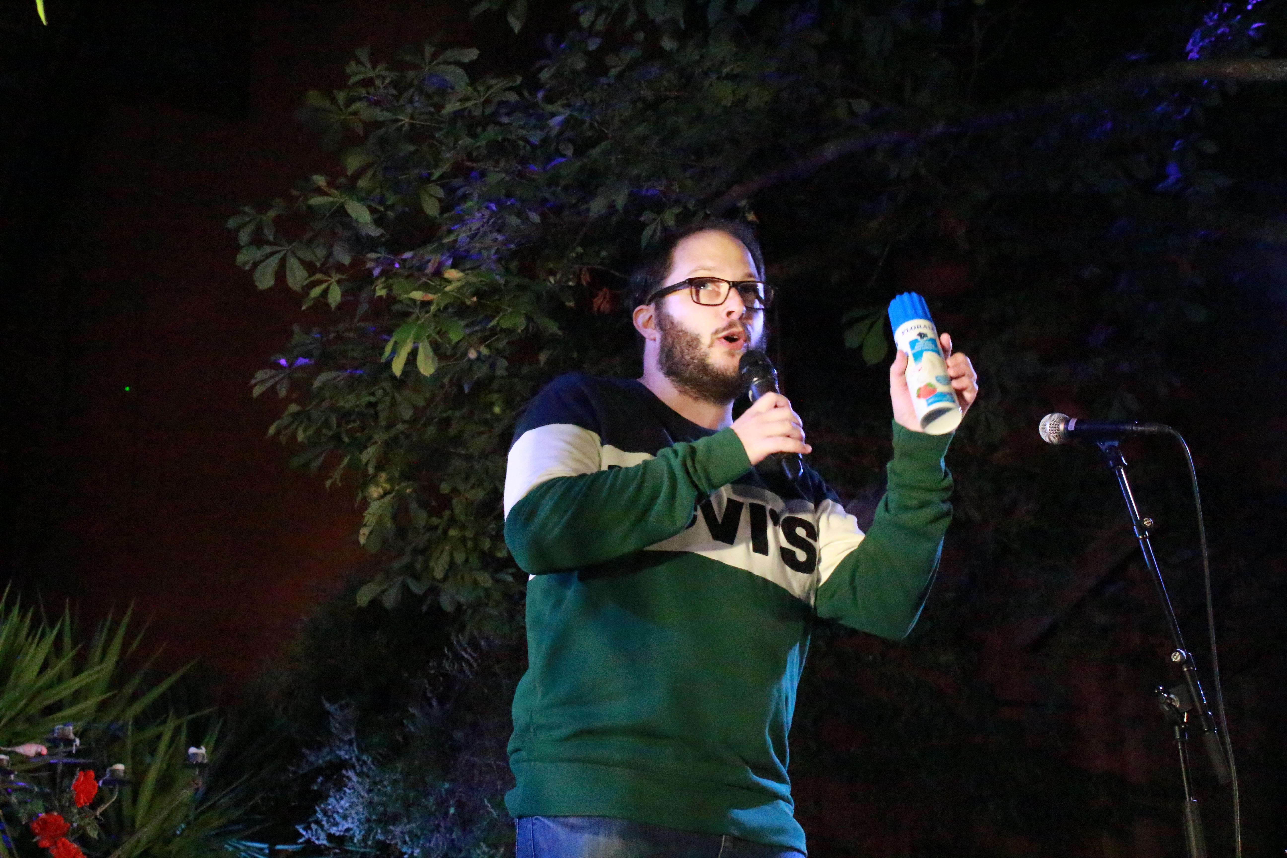 Poetryslam in drei Worten? Remo Rickenbacher: «Lebendig, interaktiv, gesprochenes Wort»