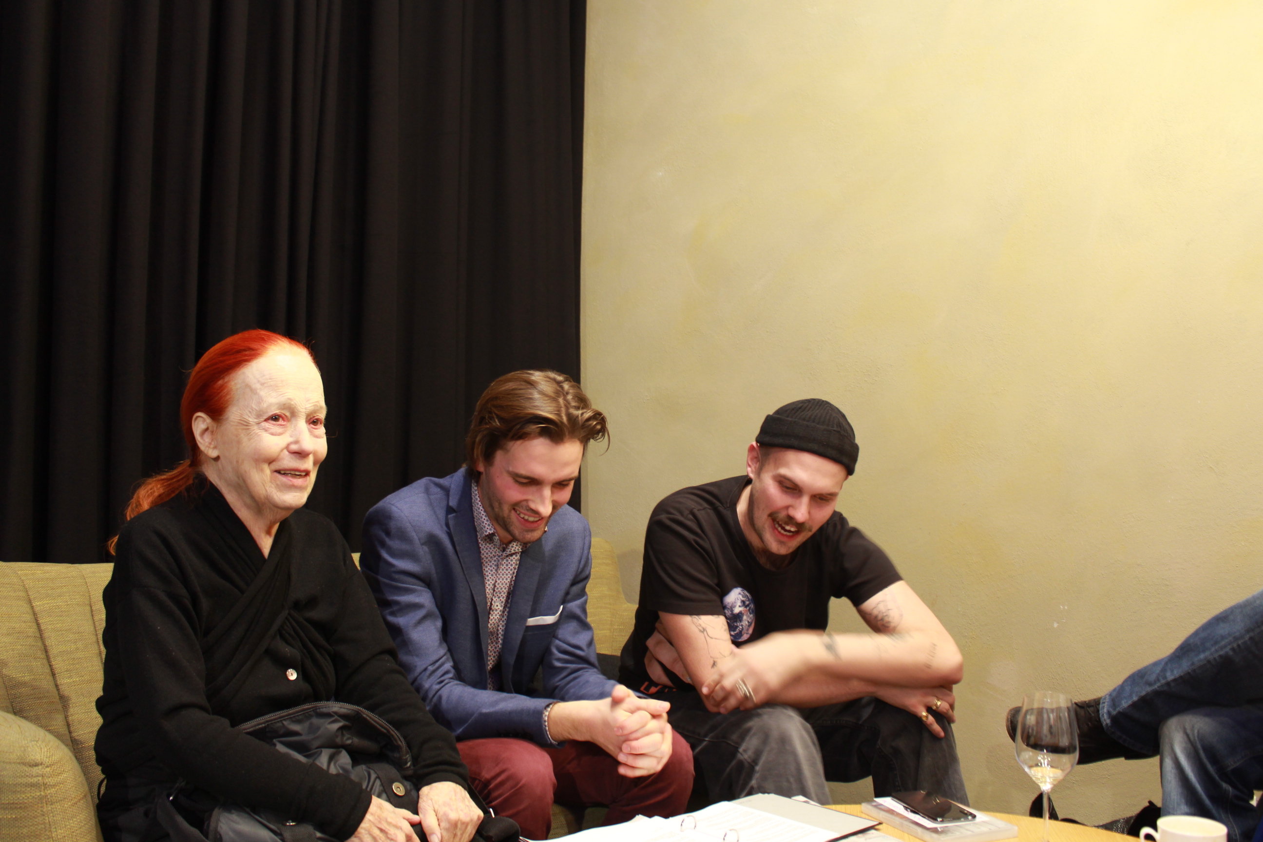 Schrecklich schönes Altern – ein Generationentalk zu Schönheitsbildern