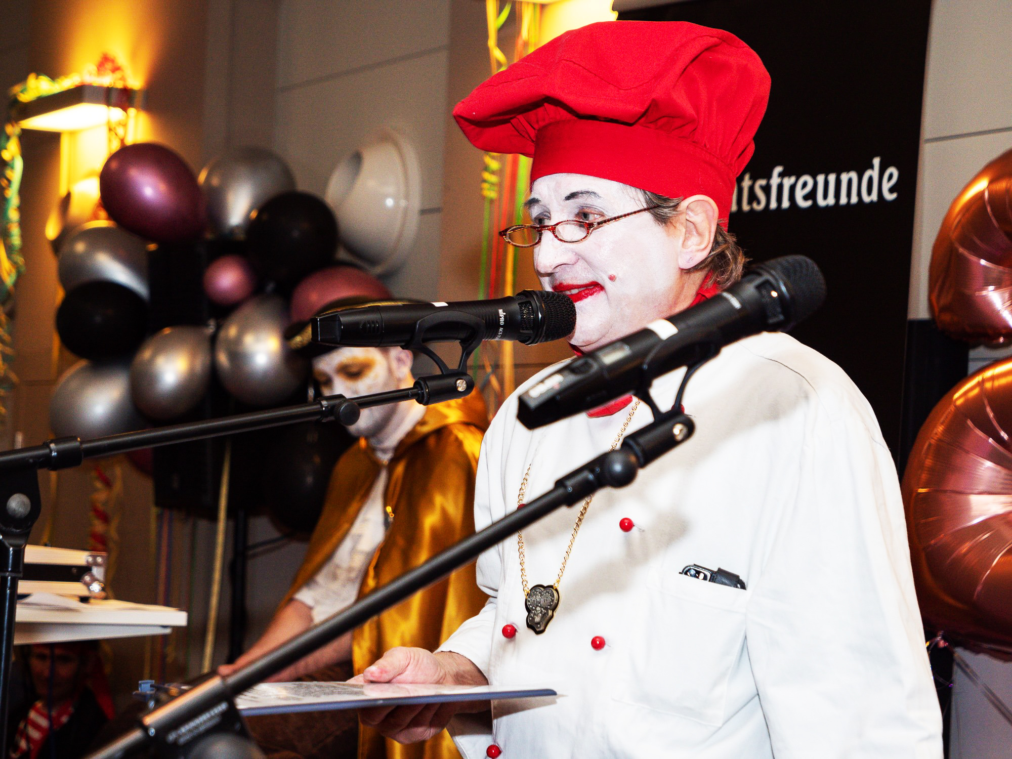 Schnitzelbank – fertig lustig