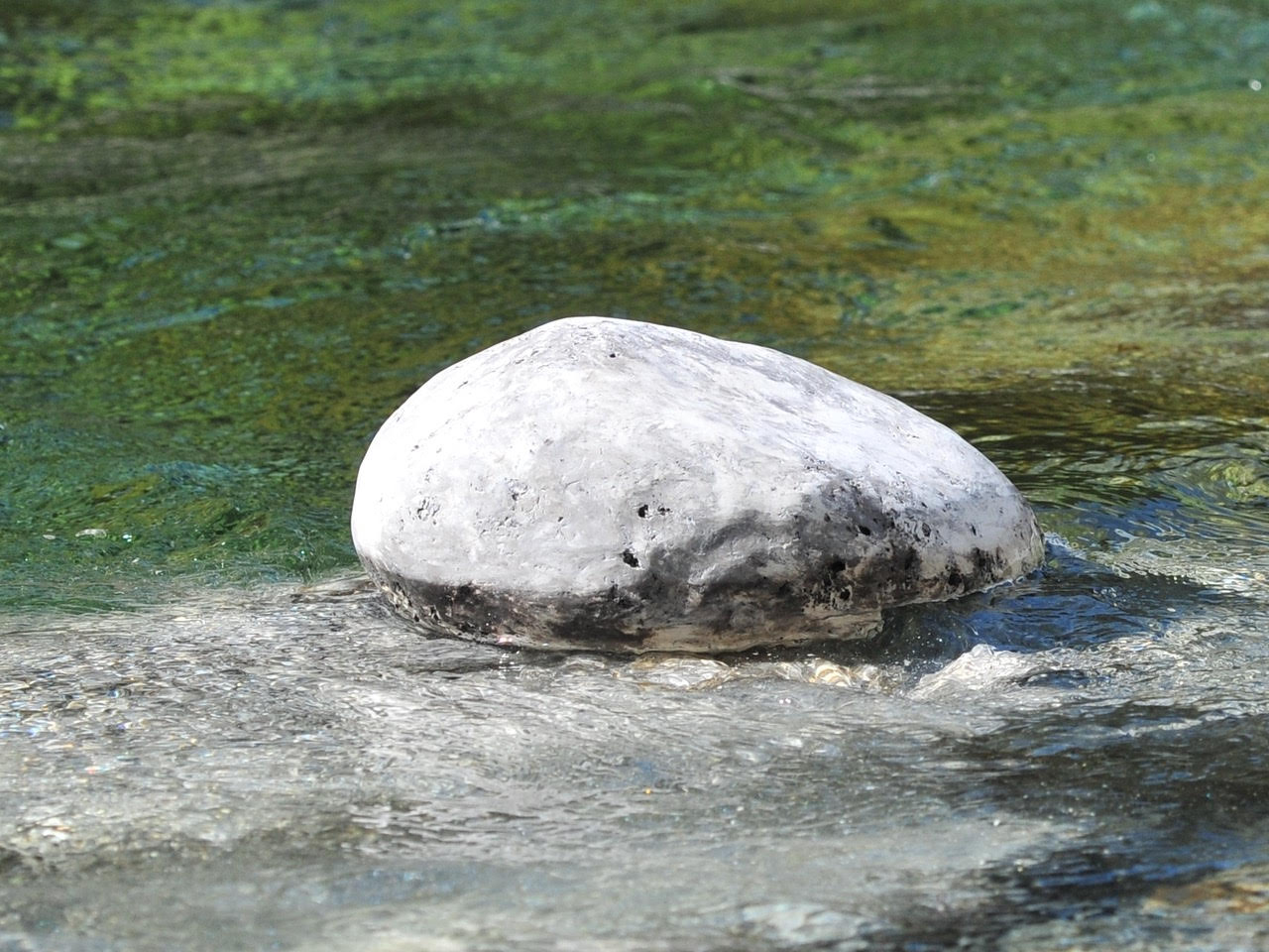 Ein Gefäss für die letzte Reise:  Die Wasserurne