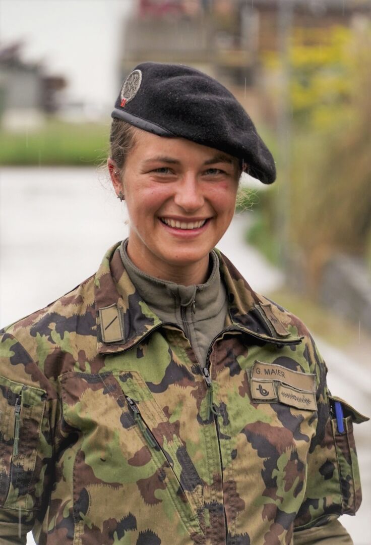 Der alte Militärkritiker und die junge Frau als Rettungssoldat: Militärdienst gestern und heute