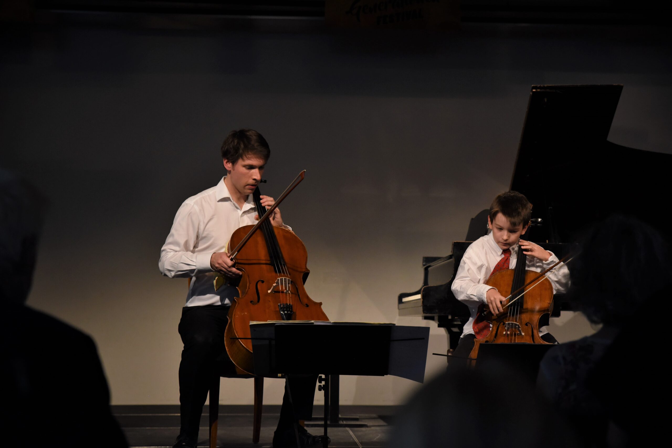 Cellisten aus zwei Generationen am Generationenfestival