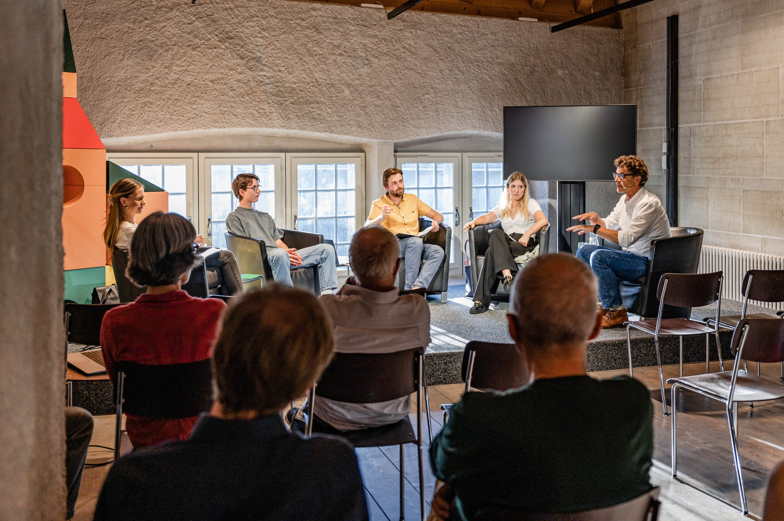 8 Gäste, zwei Diskussionen, ein Thema: die Politpodien zur kantonalen Vorlage «Stimmrechtsalter 16»