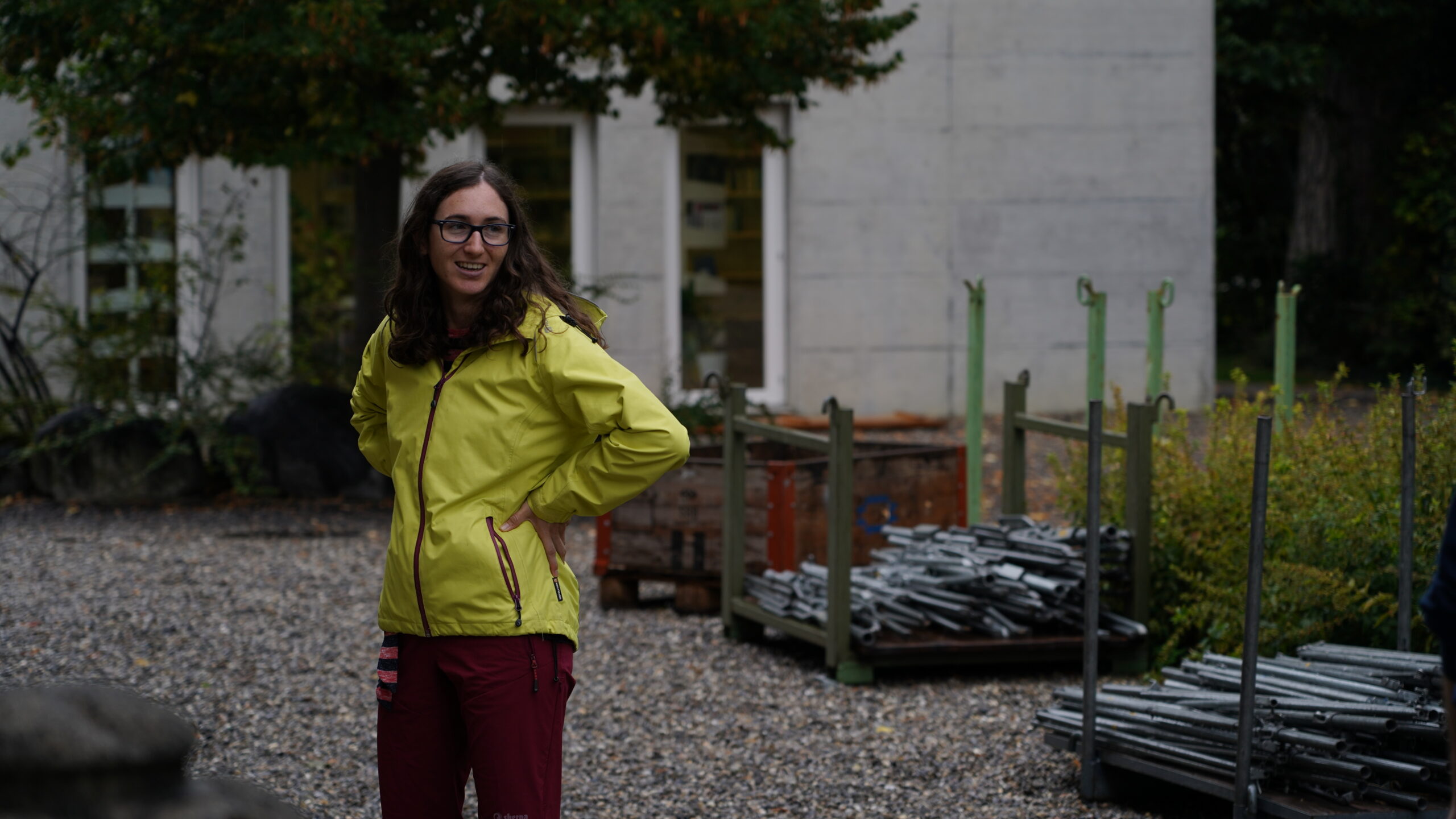 Schon fast bereit: Unermüdliche HelferInnen – trotz Regen!