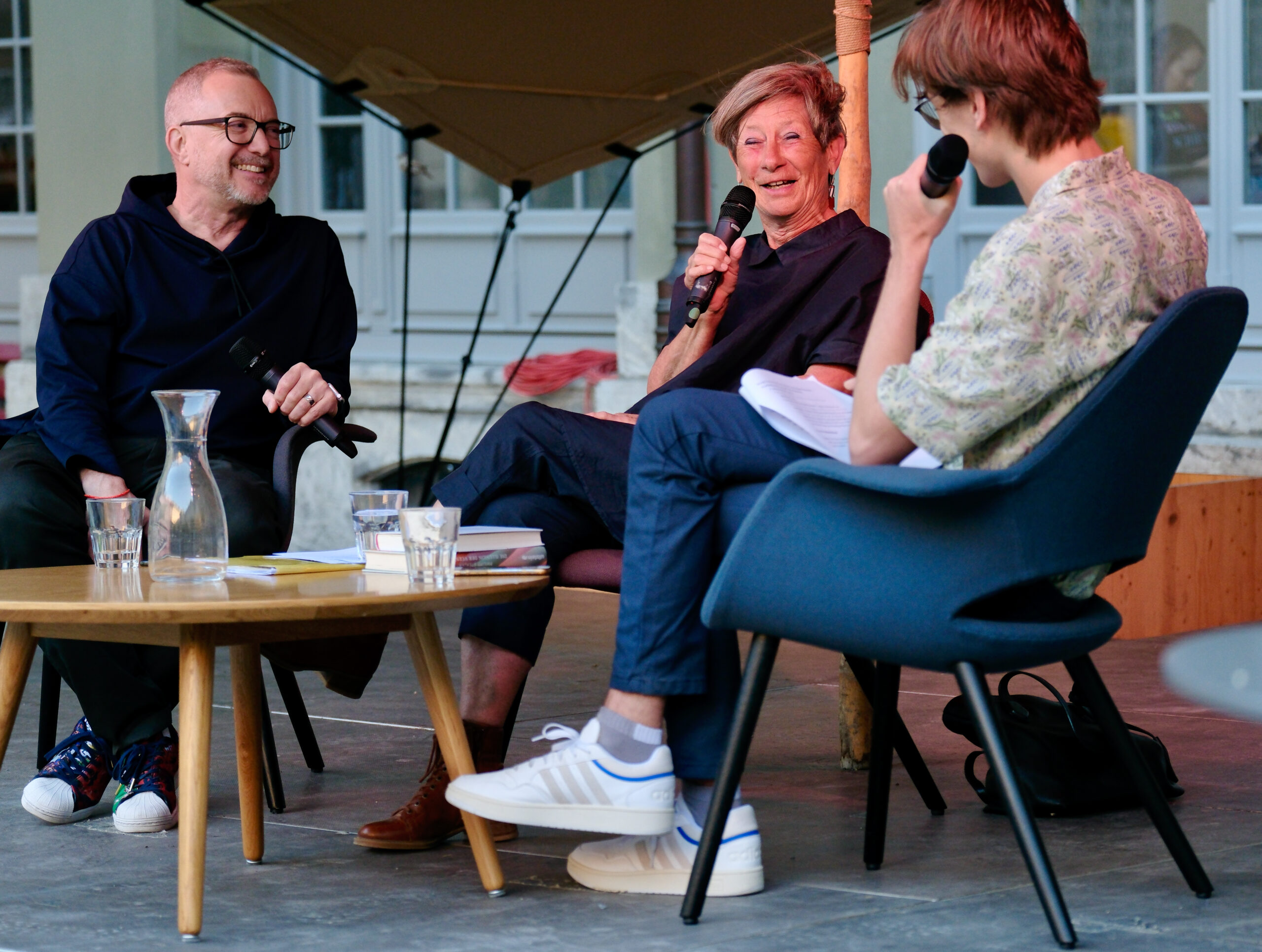 Warum wir auch mit FlacherdlerInnen streiten sollten: Der Generationentalk «Lasst uns streiten!» zum Nachschauen und Nachhören