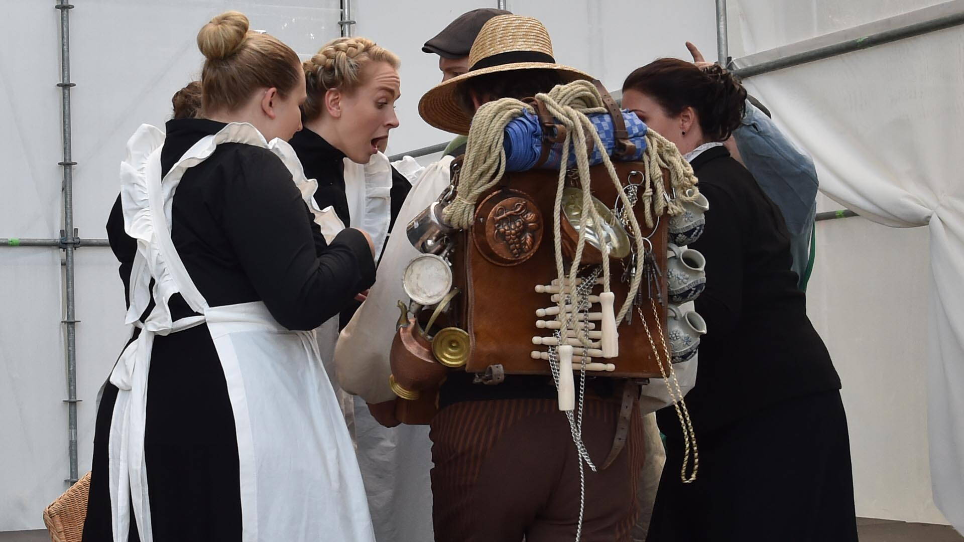 Intrigen, Adel und Überraschungen: Die grossartige Premiere von «Der letzte de Rougemont» mitten im Industriegebiet Uetendorf