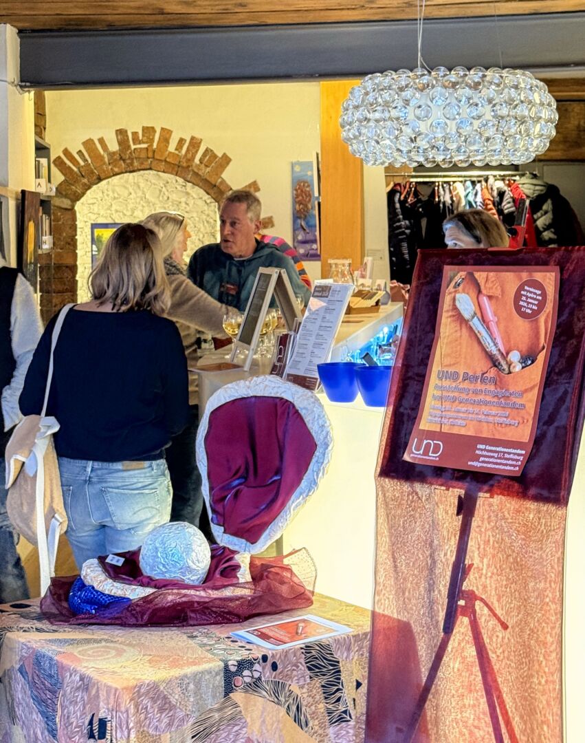 Ausstellung: UND-Perlen